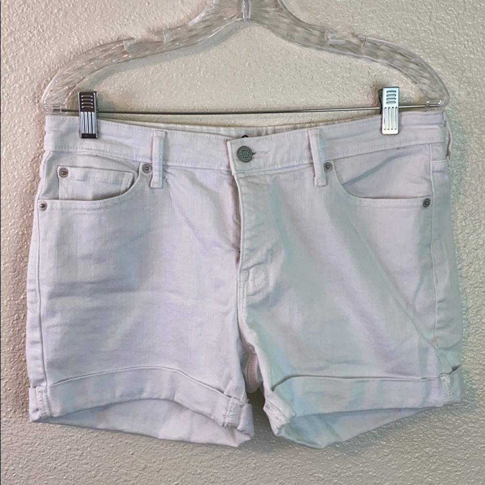 GAP white girlfriend shorts in size 8R